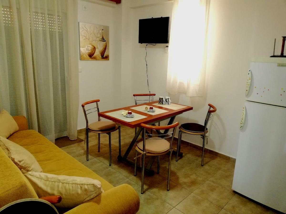 Kalamata Downtown Apartment Exterior photo